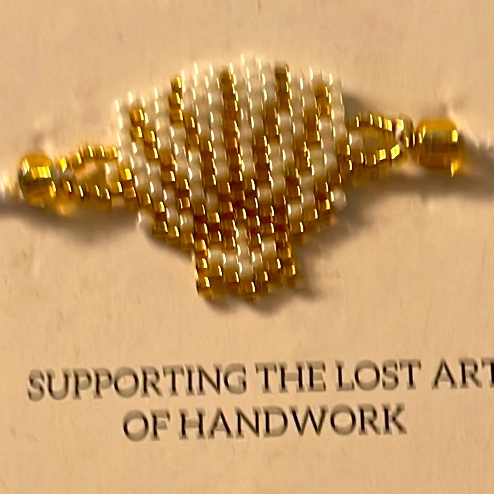 bead scallop shell in gold and white adjustable size bracelet handmade